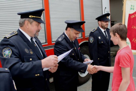 Slavnostní předání členských průkazů  Mladým hasičům (55)